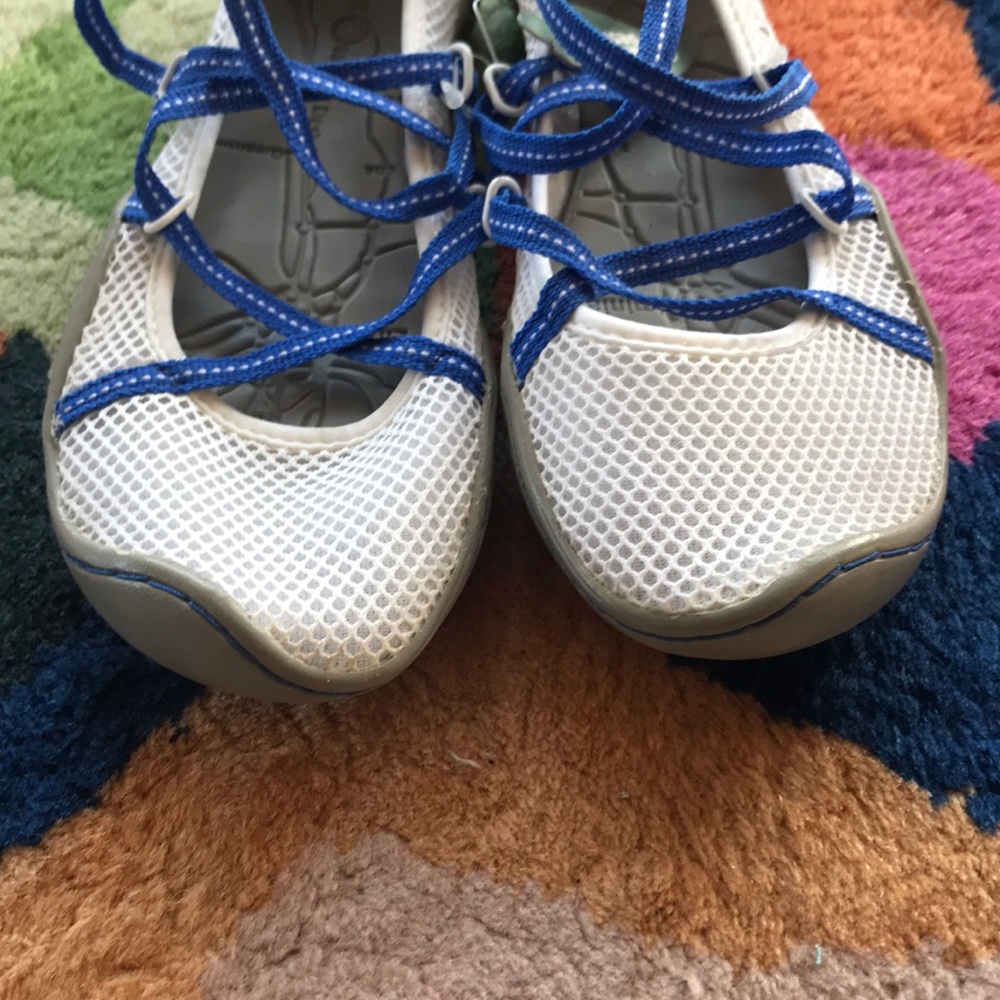 Women’s size 7 Water Shoes - Picture 2 of 5